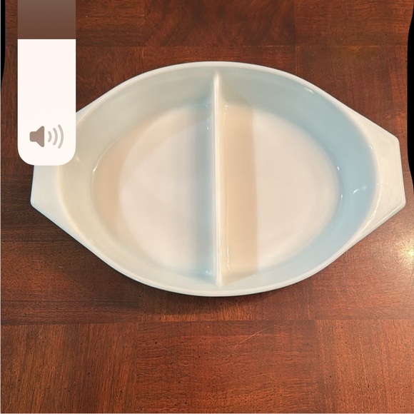 Vintage Pyrex White on Turquoise Snowflake 1 1/2 qt Divided Casserole Dish - Picture 9 of 10